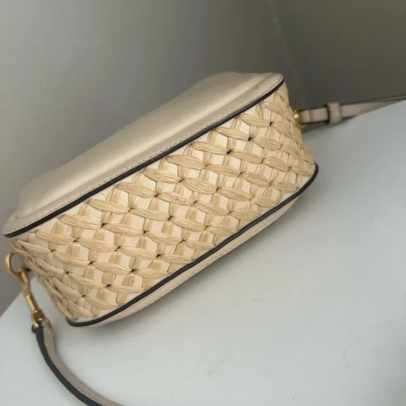 Tory Burch Cream Quilted Crossbody Bag with Gold Hardware - Picture 5 of 10